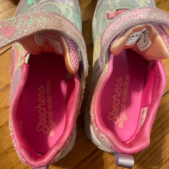 Little girls size 12.5 Skechers light up tennis shoes - Picture 6 of 7